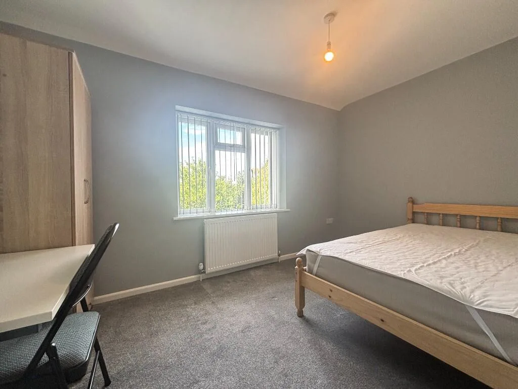 6 bedroom end of terrace house for rent
