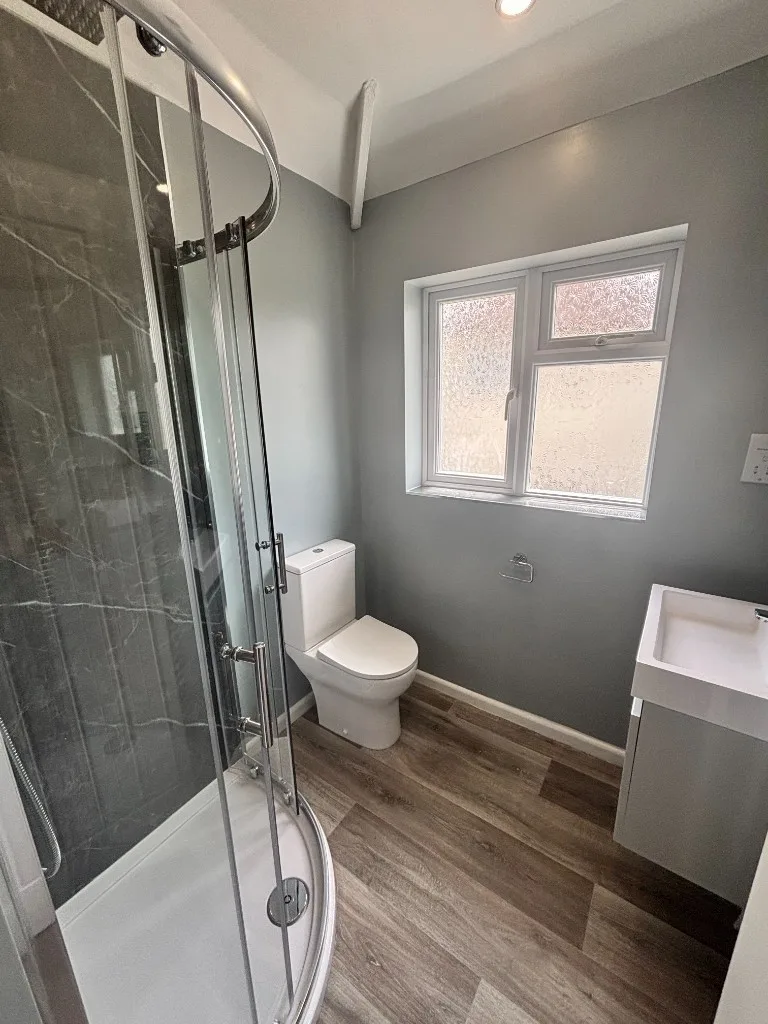 6 bedroom end of terrace house for rent