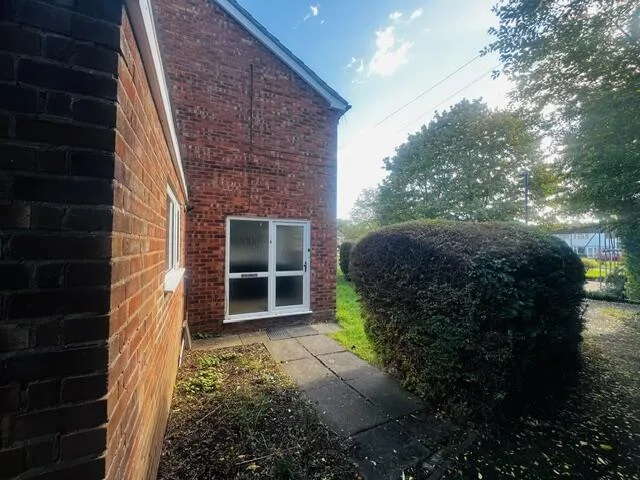 4 bedroom semi-detached house for rent