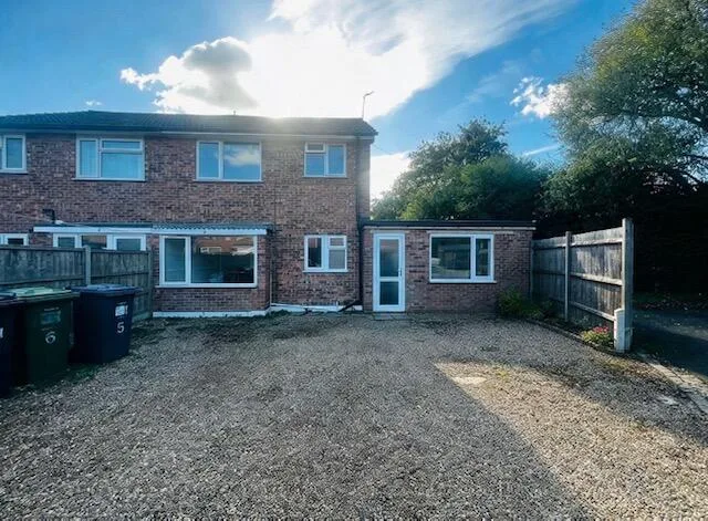 4 bedroom semi-detached house for rent