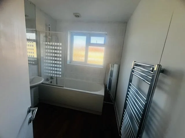 4 bedroom semi-detached house for rent