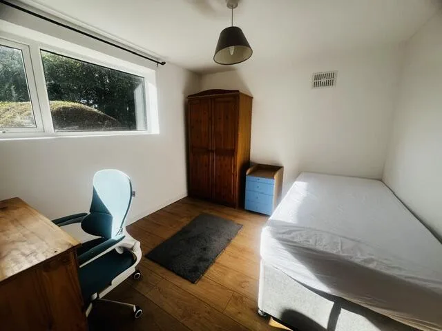 4 bedroom semi-detached house for rent