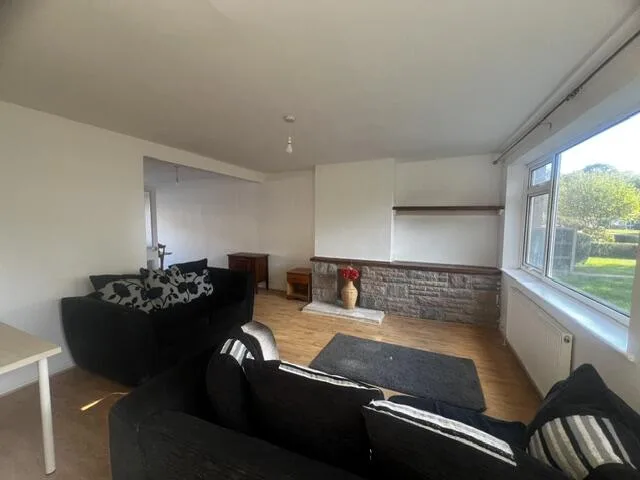 4 bedroom semi-detached house for rent