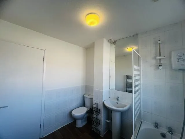 4 bedroom semi-detached house for rent