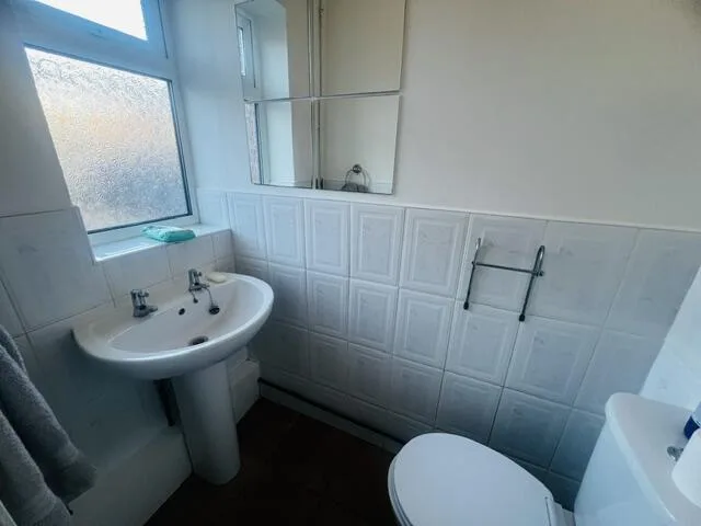 4 bedroom semi-detached house for rent