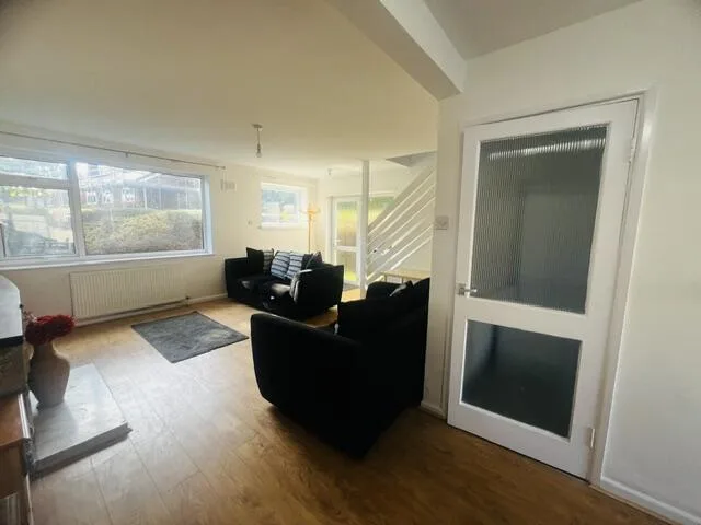 4 bedroom semi-detached house for rent