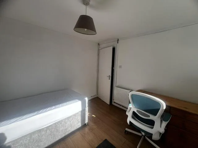 4 bedroom semi-detached house for rent