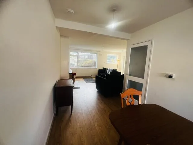 4 bedroom semi-detached house for rent
