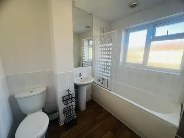 4 bedroom semi-detached house for rent