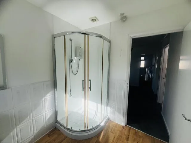4 bedroom semi-detached house for rent