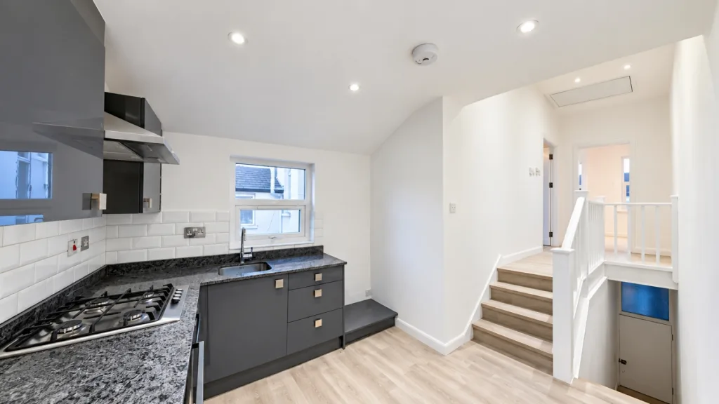 3 bedroom flat for rent