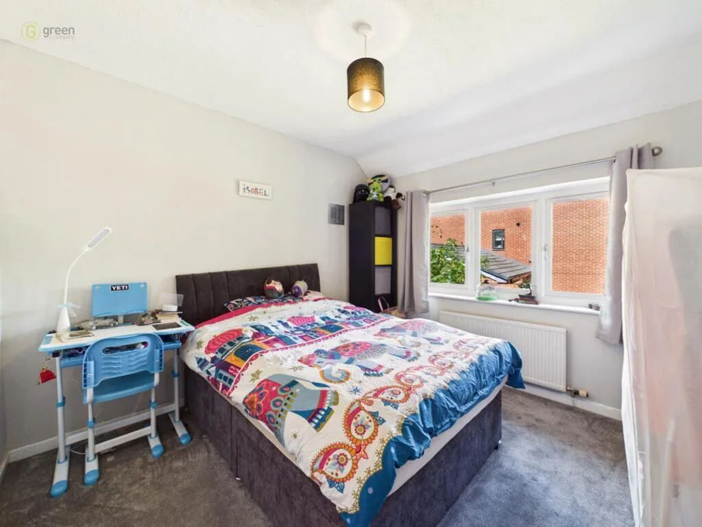 4 bedroom end of terrace house for rent