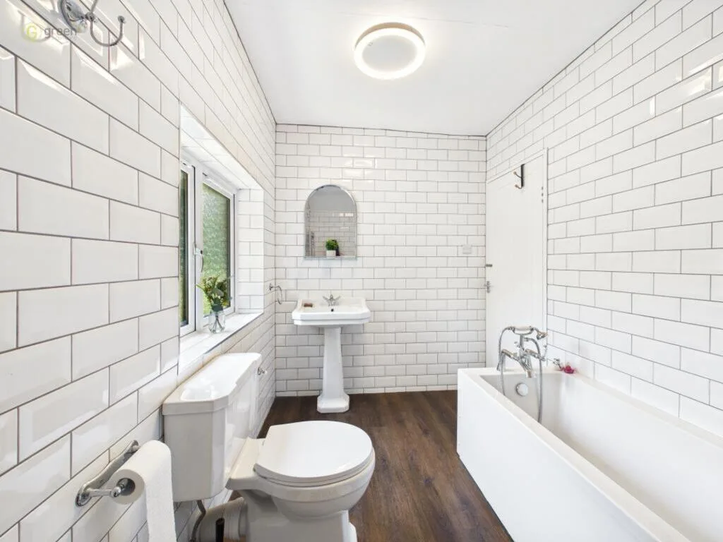 4 bedroom end of terrace house for rent
