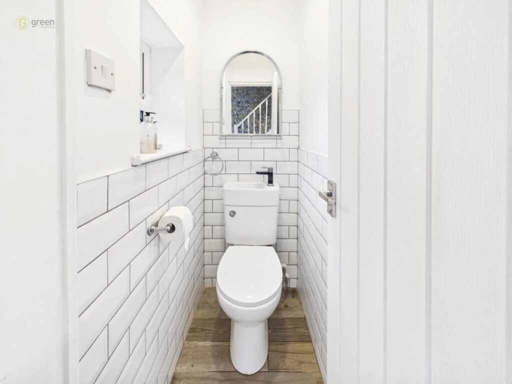 4 bedroom end of terrace house for rent