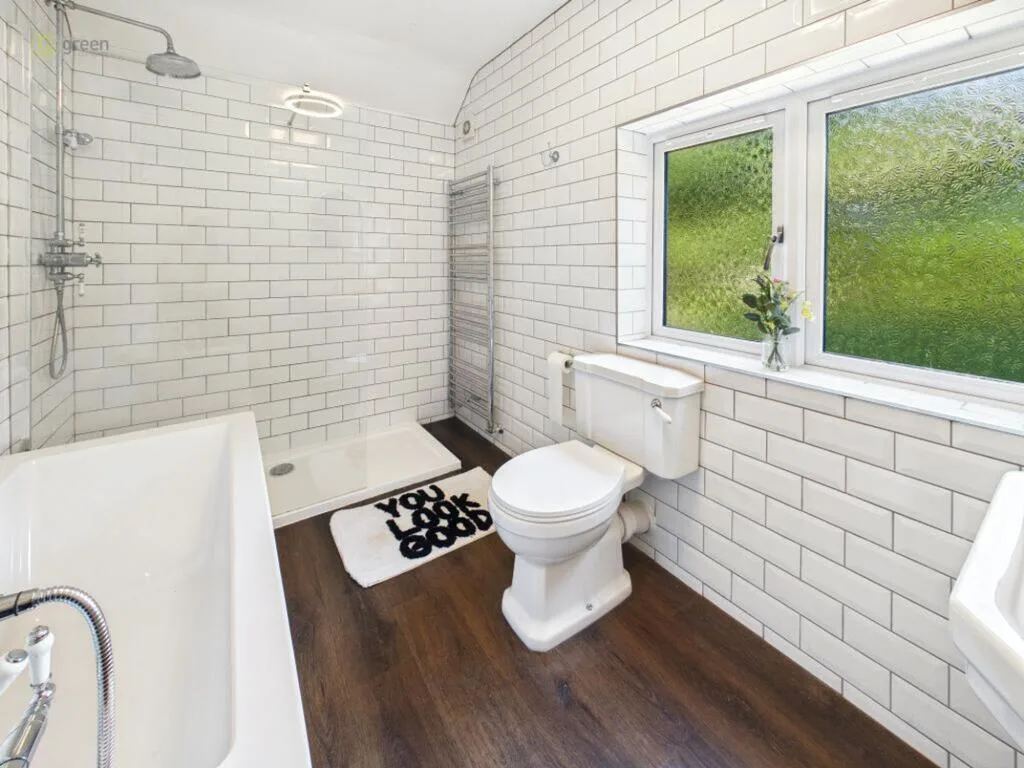4 bedroom end of terrace house for rent