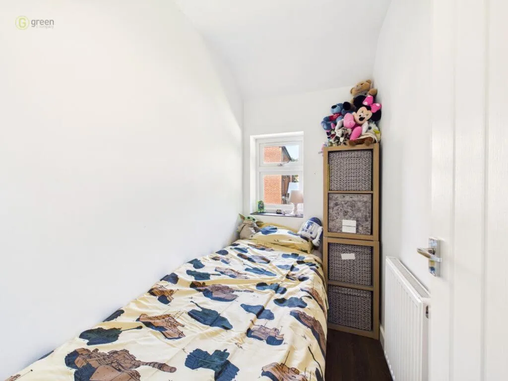 4 bedroom end of terrace house for rent
