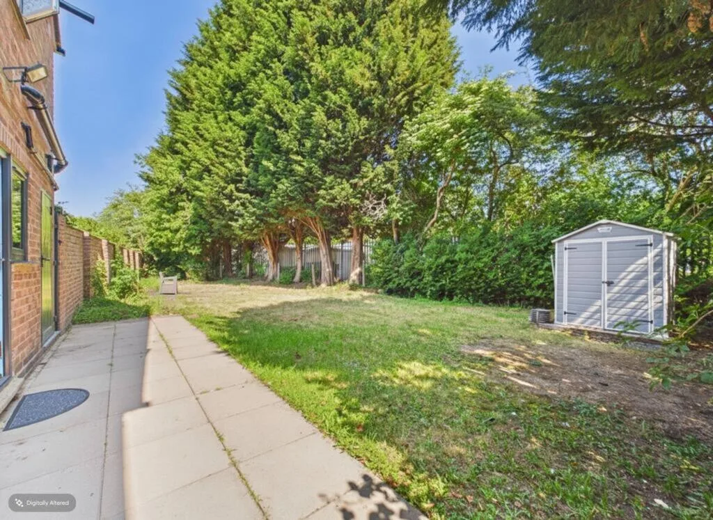 4 bedroom end of terrace house for rent