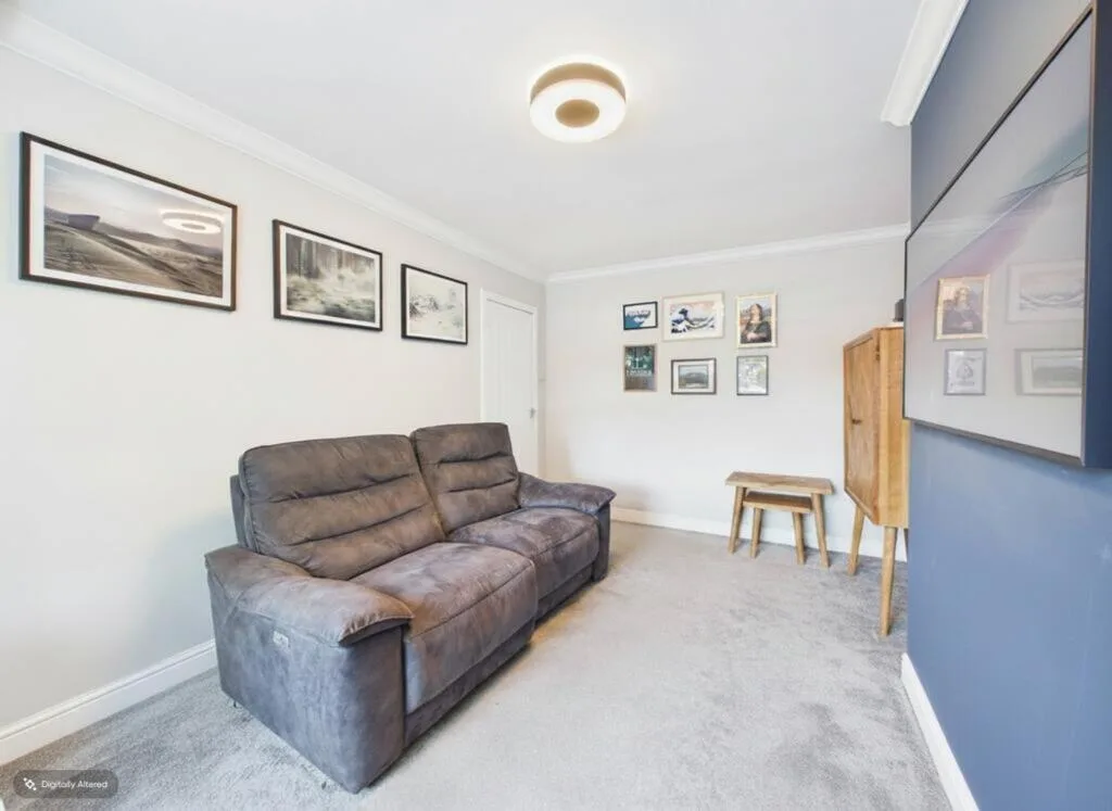 4 bedroom end of terrace house for rent