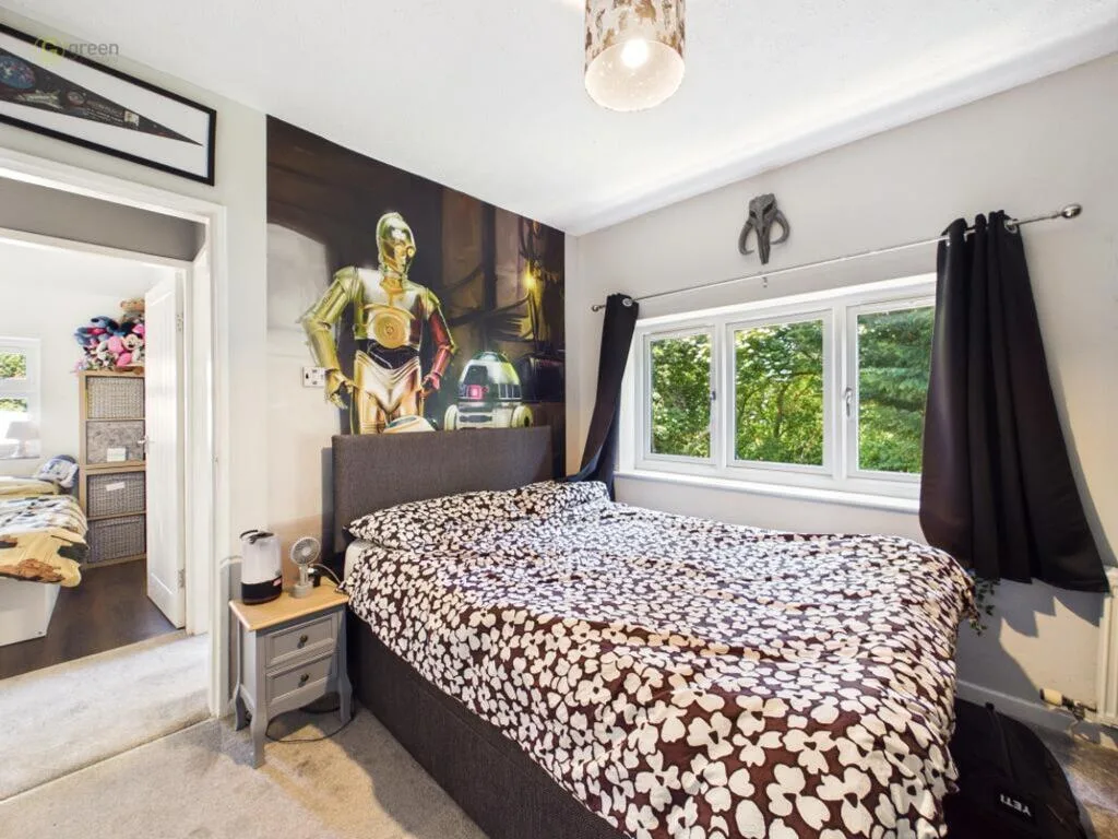 4 bedroom end of terrace house for rent