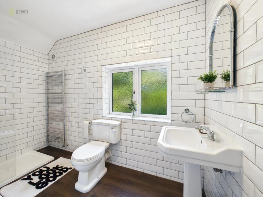 4 bedroom end of terrace house for rent