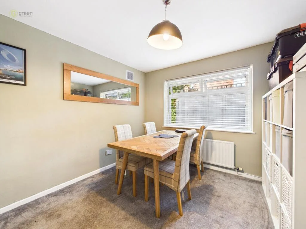 4 bedroom end of terrace house for rent