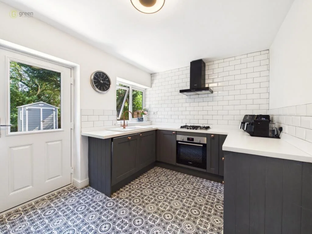 4 bedroom end of terrace house for rent