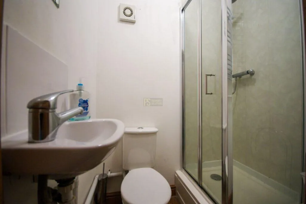 6 bedroom terraced house for rent