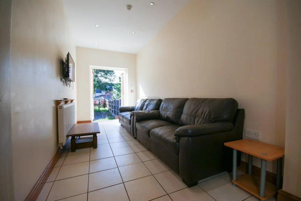 6 bedroom terraced house for rent