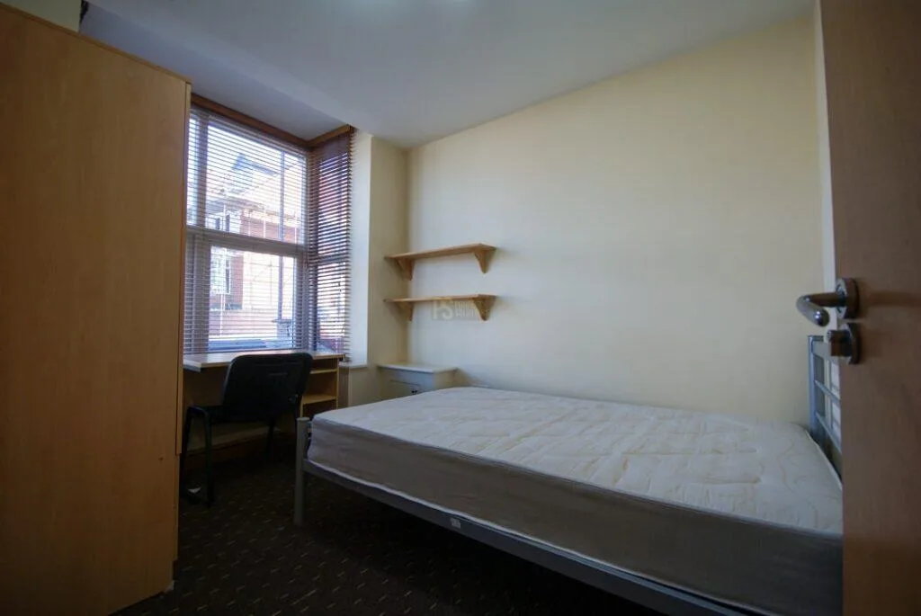 6 bedroom terraced house for rent