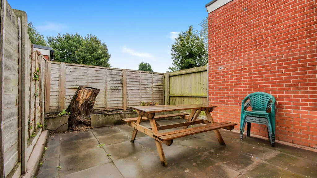 5 bedroom terraced house for rent