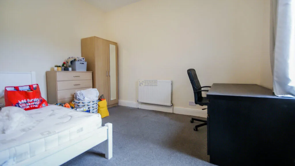5 bedroom terraced house for rent