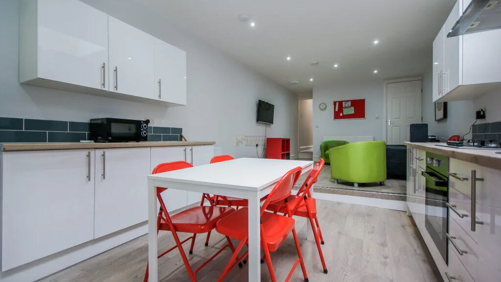 5 bedroom terraced house for rent