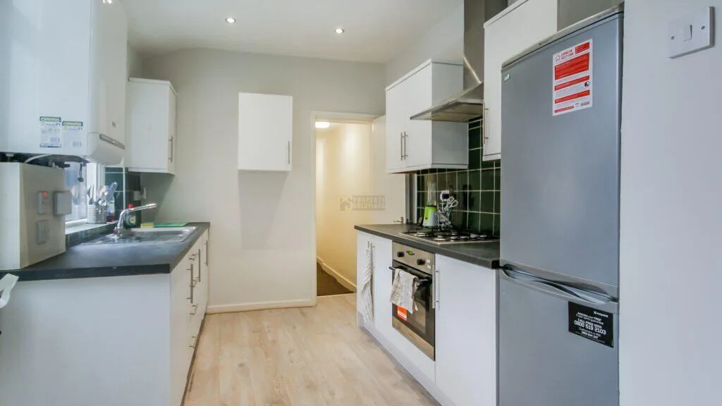 5 bedroom terraced house for rent