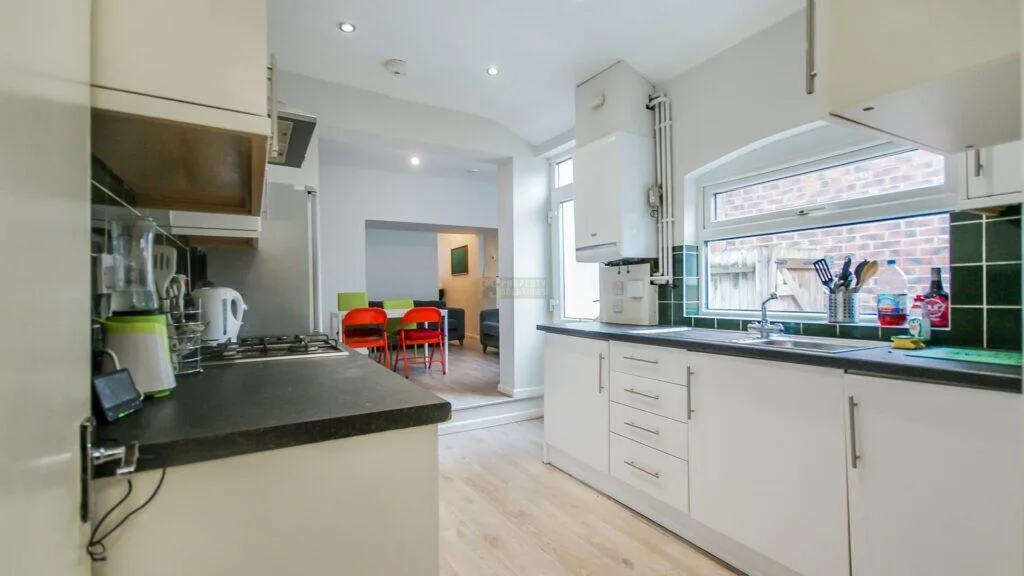 5 bedroom terraced house for rent