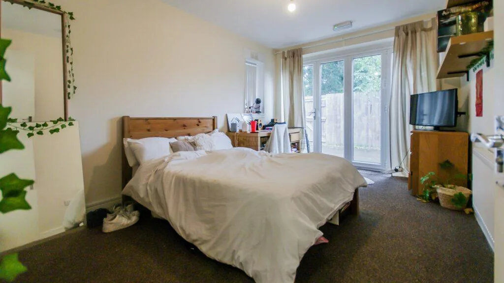 5 bedroom terraced house for rent
