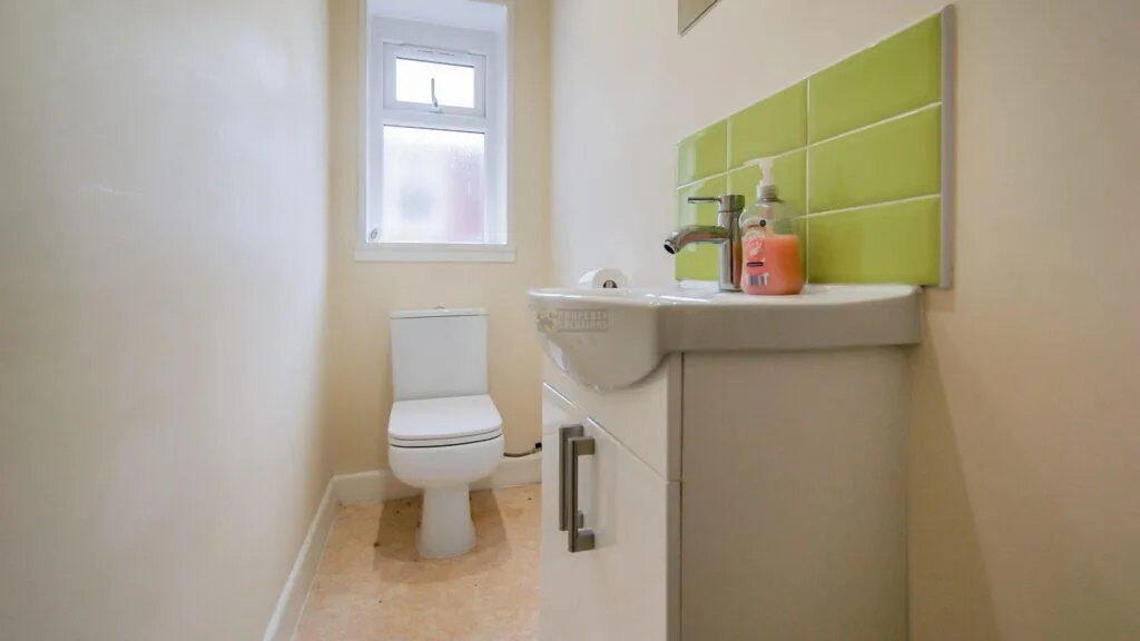 5 bedroom terraced house for rent
