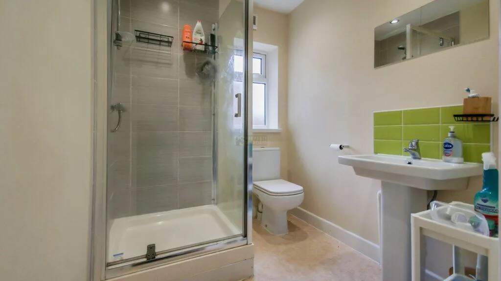 5 bedroom terraced house for rent