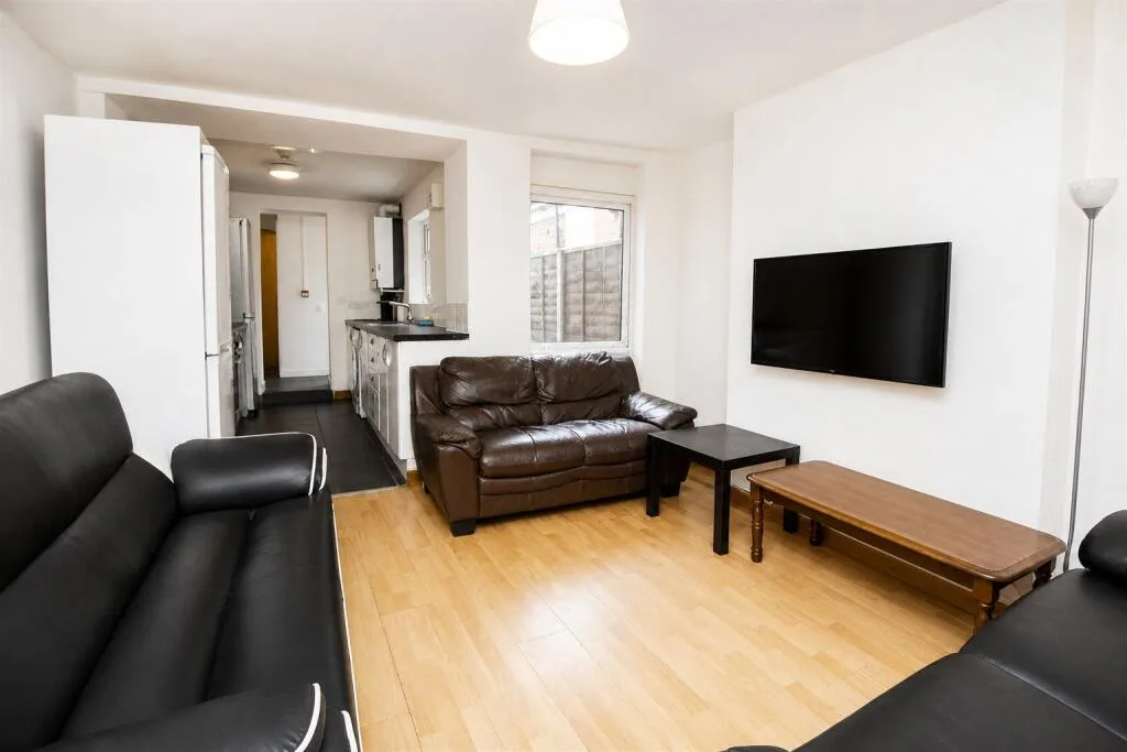 7 bedroom house for rent