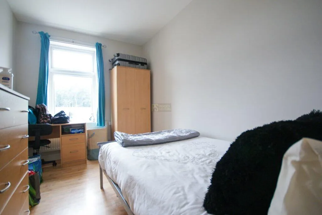 5 bedroom terraced house for rent