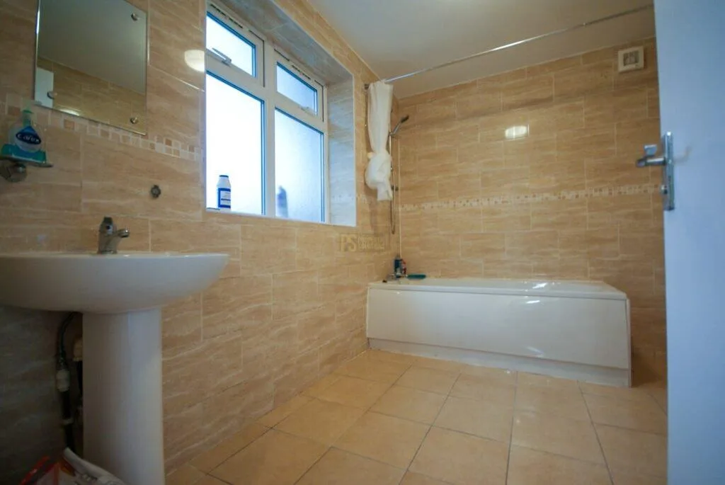 5 bedroom terraced house for rent