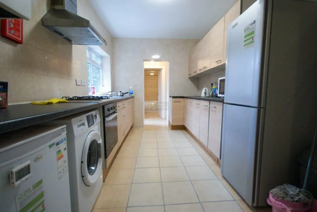 5 bedroom terraced house for rent