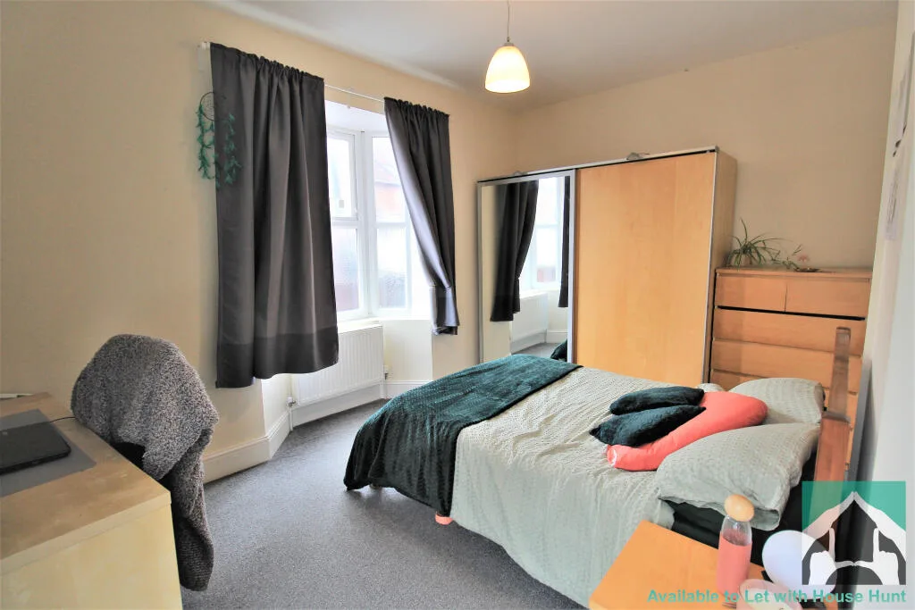 5 bedroom terraced house for rent