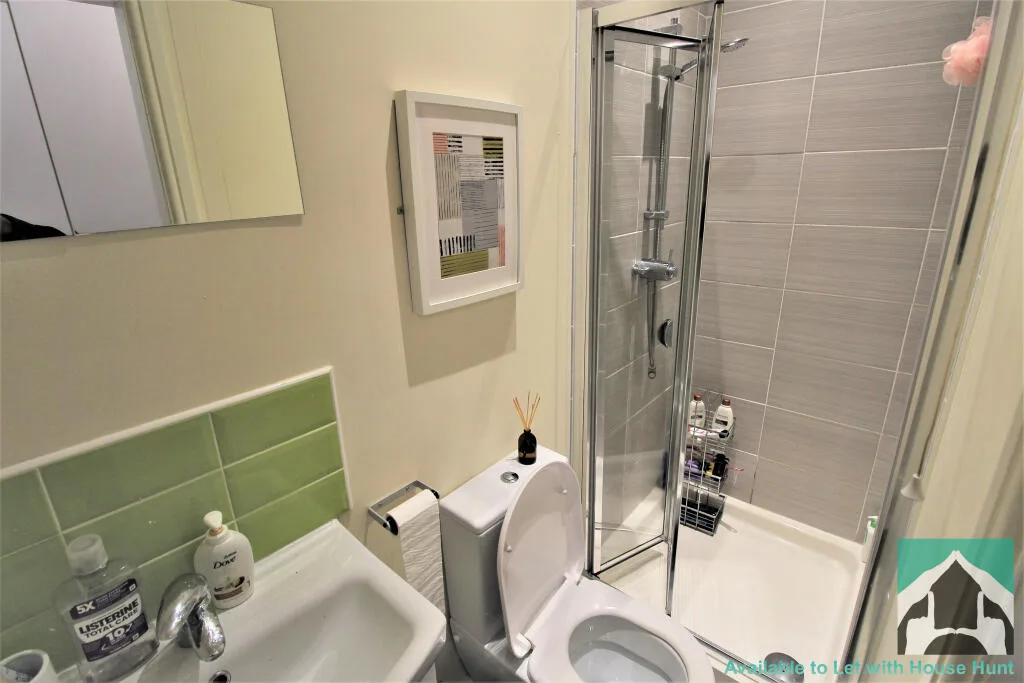 5 bedroom terraced house for rent