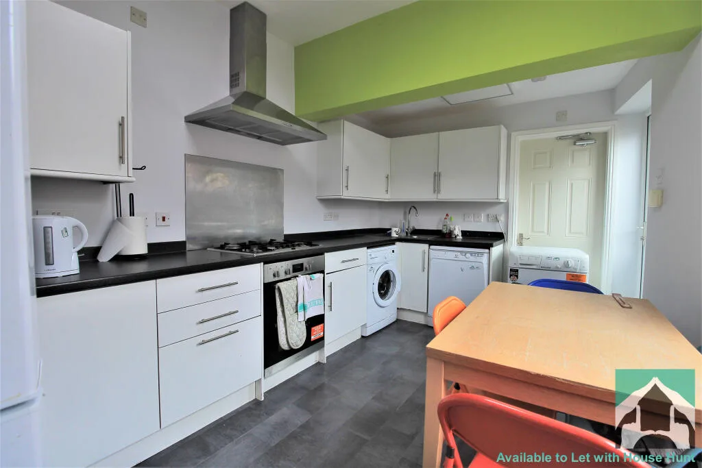 5 bedroom terraced house for rent