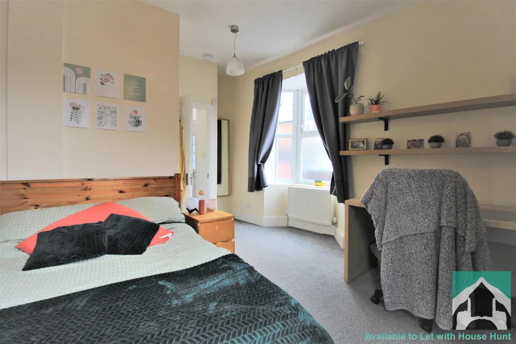 5 bedroom terraced house for rent
