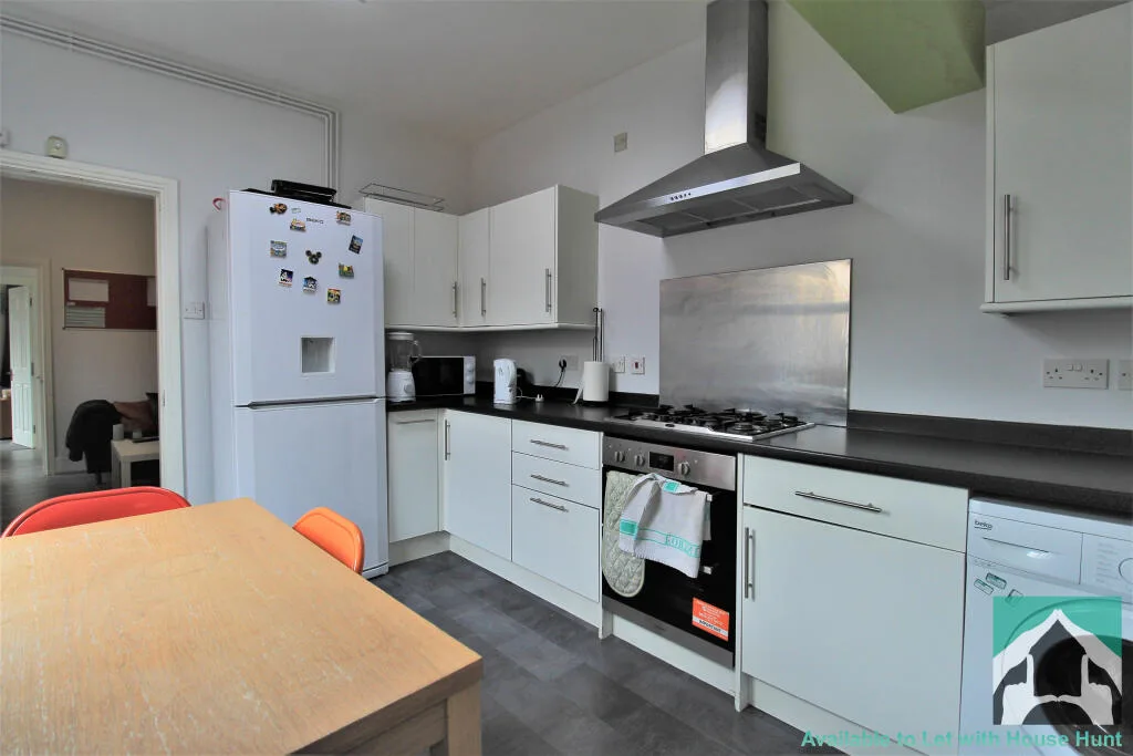 5 bedroom terraced house for rent