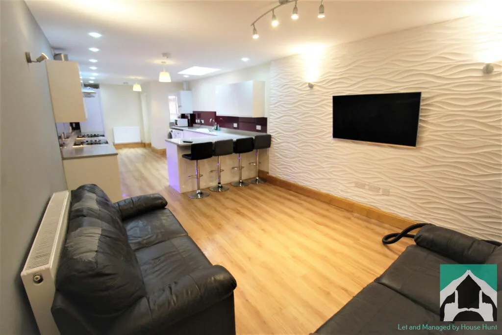 6 bedroom house for rent