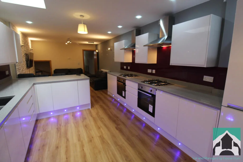6 bedroom house for rent