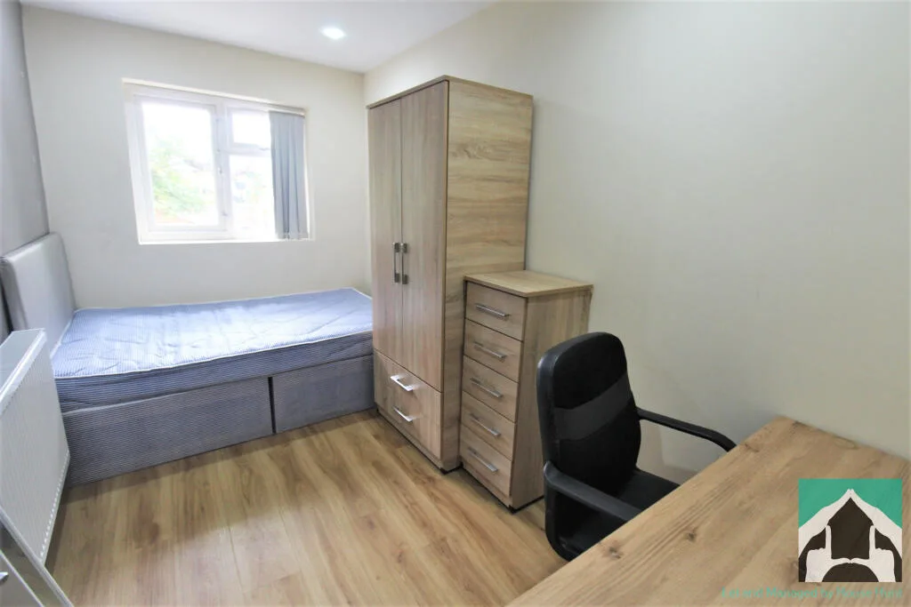 6 bedroom house for rent