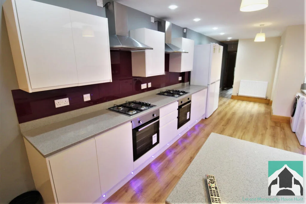 6 bedroom house for rent